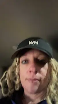 Snapshot of queenkelly1234 chatting on April 24, 4:15 am queenkelly1234 online show from April 24, 4:15 am