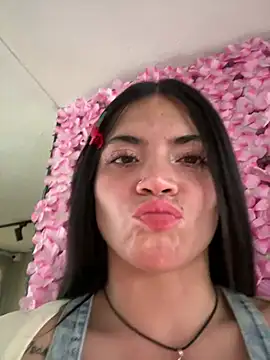 PamelaJonsom  online show from April 14, 11:27 am