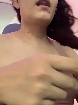 Snapshot of La-Gatiita-trans chatting on February 3, 4:23 pm La-Gatiita-trans online show from February 3, 4:23 pm