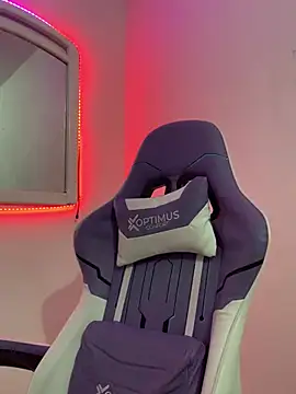 Snapshot of La-Gatiita-trans chatting on February 6, 2:16 am La-Gatiita-trans online show from February 6, 2:16 am