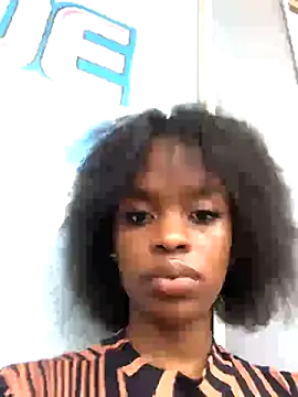 Snapshot of TinyThick chatting on November 15, 1:18 pm TinyThick online show from November 15, 1:18 pm