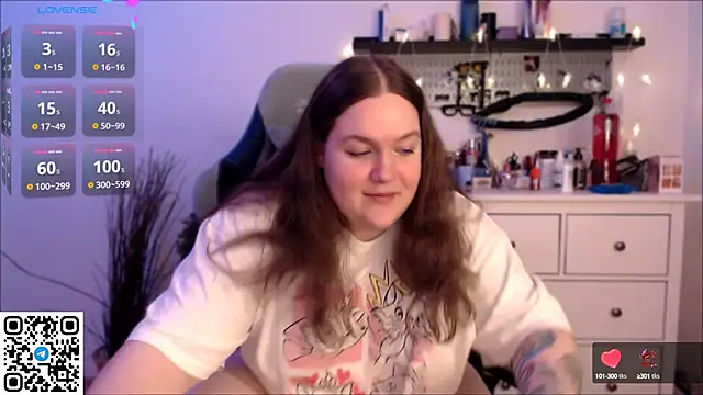 Snapshot of SummerTina chatting on December 4, 6:39 pm SummerTina online show from December 4, 6:39 pm