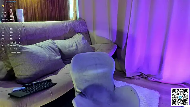 Logan mett online show from April 6, 1:56 pm