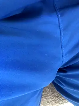 Snapshot of KneelToDaddy chatting on October 16, 11:00 am KneelToDaddy online show from October 16, 11:00 am