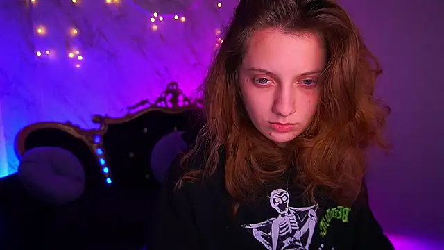 Snapshot of CuteeFoxy chatting on January 17, 2:55 pm CuteeFoxy online show from January 17, 2:55 pm