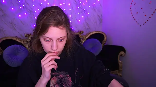 Snapshot of CuteeFoxy chatting on March 3, 1:28 pm CuteeFoxy online show from March 3, 1:28 pm