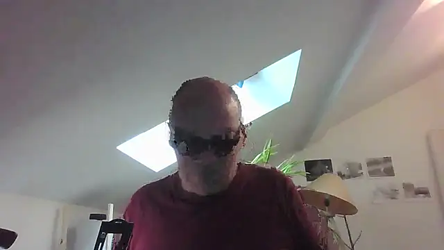 Snapshot of nicolaspgarnier chatting on May 13, 3:09 pm nicolaspgarnier online show from May 13, 3:09 pm