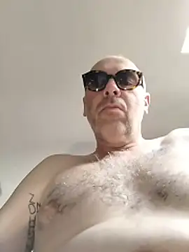 Snapshot of nicolaspgarnier chatting on June 1, 9:33 am nicolaspgarnier online show from June 1, 9:33 am