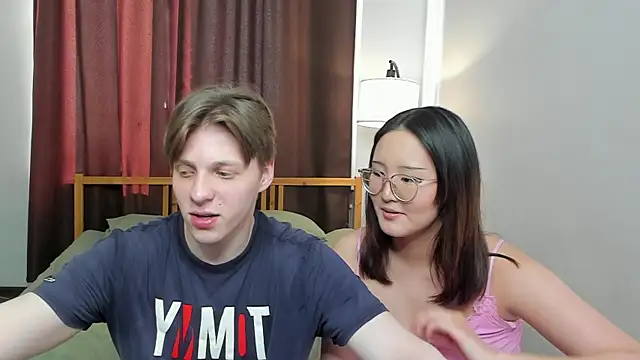 Blossomandbee online show from April 17, 12:30 pm