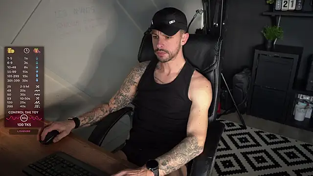 monsieurguitsxxx online show from February 16, 3:19 pm