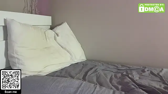 twinkbuldge online show from April 3, 6:06 pm