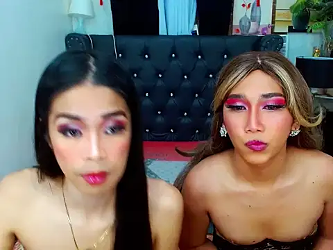 Snapshot of LovelyTs4U chatting on November 16, 2:33 pm LovelyTs4U online show from November 16, 2:33 pm