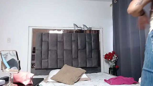 Salmma Milf online show from March 17, 11:35 am