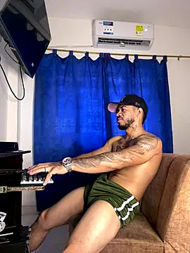 Kylian Alessandro online show from November 23, 4:07 pm