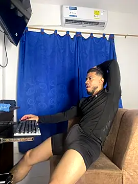 Kylian Alessandro online show from December 3, 6:43 am