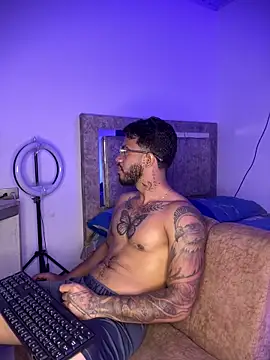 Kylian Alessandro online show from February 19, 4:19 am