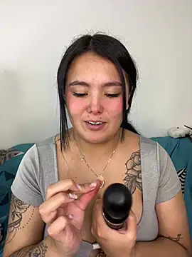 Snapshot of Mellani_luod chatting on June 29, 3:57 am Mellani luod online show from June 29, 3:57 am
