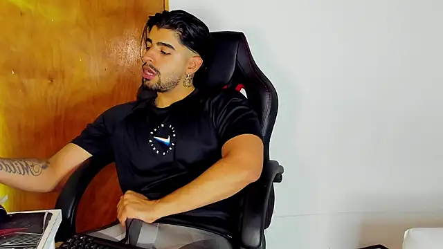 maximo black  online show from November 5, 12:54 am