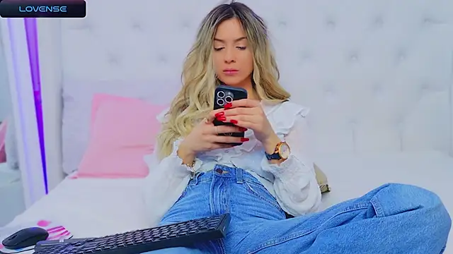 Snapshot of AriannaSins chatting on December 21, 8:10 pm AriannaSins online show from December 21, 8:10 pm