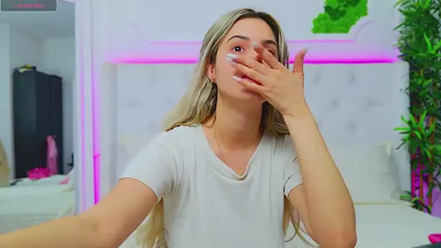 Snapshot of AriannaSins chatting on January 29, 1:07 pm AriannaSins online show from January 29, 1:07 pm