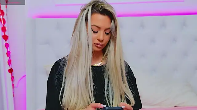 Snapshot of AriannaSins chatting on February 27, 7:37 pm AriannaSins online show from February 27, 7:37 pm