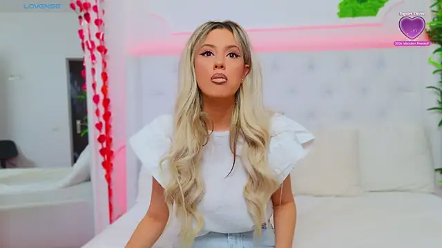 Snapshot of AriannaSins chatting on March 7, 1:40 pm AriannaSins online show from March 7, 1:40 pm