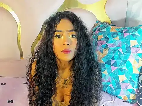 camilaqueenh online show from October 18, 1:19 am