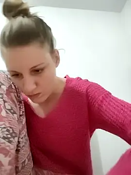 SandyCassie online show from March 5, 8:49 pm