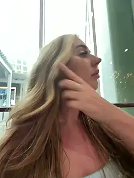 Amiraxevans online show from July 19, 6:17 am