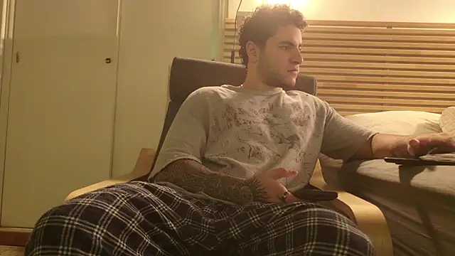 Snapshot of KevinWolf777 chatting on March 16, 3:12 am KevinWolf777 online show from March 16, 3:12 am