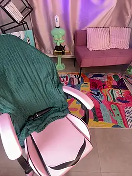 Snapshot of cold_blondie chatting on July 11, 5:32 am cold blondie online show from July 11, 5:32 am