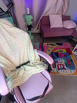 Snapshot of cold_blondie chatting on July 19, 5:33 am cold blondie online show from July 19, 5:33 am