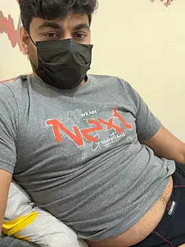 Snapshot of Handsome8677 chatting on January 18, 9:35 am Handsome8677 online show from January 18, 9:35 am