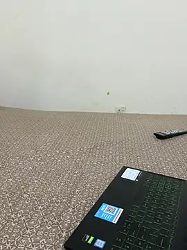 Snapshot of Handsome8677 chatting on February 24, 9:18 am Handsome8677 online show from February 24, 9:18 am