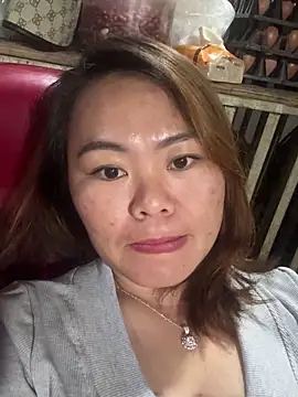 Snapshot of panda-bae chatting on October 15, 12:49 pm panda-bae online show from October 15, 12:49 pm