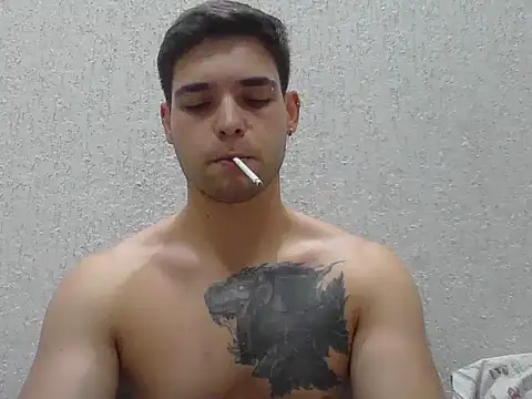 Snapshot of Zure-xxx chatting on April 5, 10:40 pm Zure-xxx online show from April 5, 10:40 pm