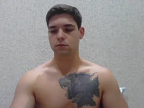 Snapshot of Zure-xxx chatting on April 13, 12:38 am Zure-xxx online show from April 13, 12:38 am