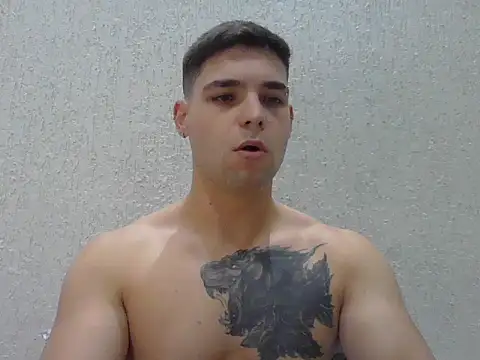 Snapshot of Zure-xxx chatting on April 27, 11:25 pm Zure-xxx online show from April 27, 11:25 pm