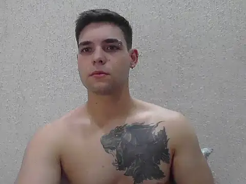 Snapshot of Zure-xxx chatting on May 9, 1:00 am Zure-xxx online show from May 9, 1:00 am