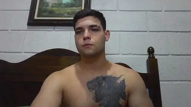 Snapshot of Zure-xxx chatting on May 19, 2:51 am Zure-xxx online show from May 19, 2:51 am