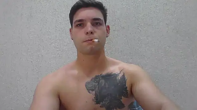 Snapshot of Zure-xxx chatting on May 27, 1:35 am Zure-xxx online show from May 27, 1:35 am