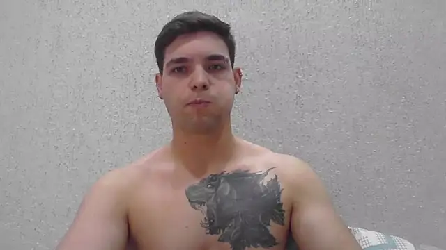 Snapshot of Zure-xxx chatting on May 28, 12:30 am Zure-xxx online show from May 28, 12:30 am