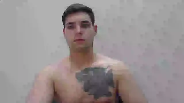 Snapshot of Zure-xxx chatting on May 29, 1:58 am Zure-xxx online show from May 29, 1:58 am