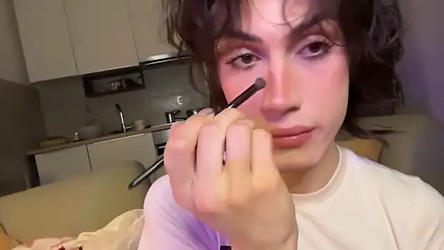 kira yoshika9e online show from April 3, 7:01 pm