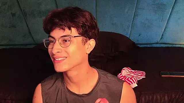 Aaron Eze online show from January 18, 9:07 pm