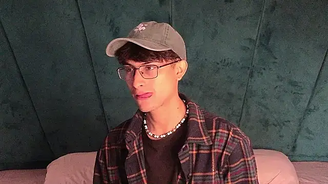 Aaron Eze online show from March 26, 12:11 pm