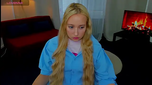 Snapshot of AuroraSkyee chatting on October 28, 12:30 pm AuroraSkyee online show from October 28, 12:30 pm