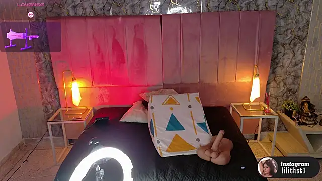 lilithst  online show from March 21, 8:34 pm