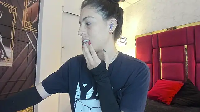 moon winy online show from November 10, 11:42 am