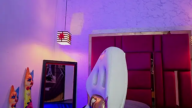 moon winy online show from March 8, 7:06 pm